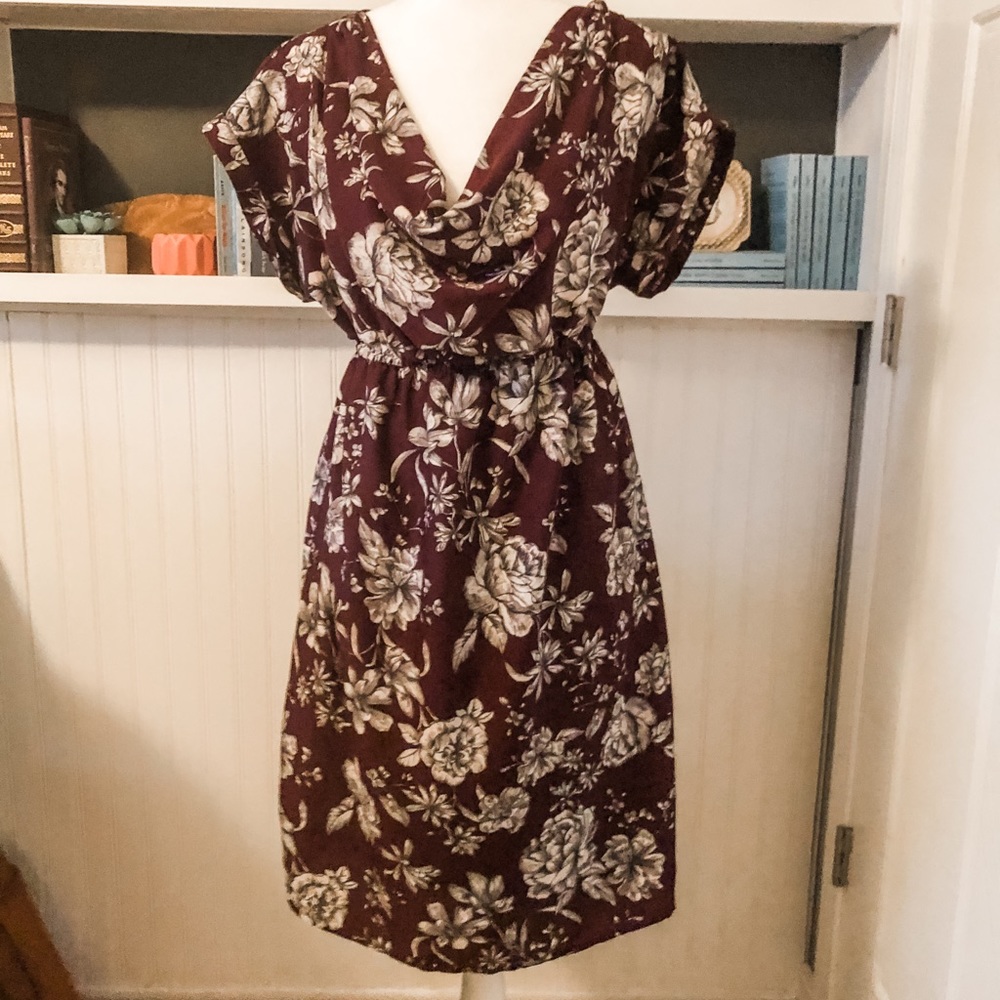 🐝 Motherhood Burgundy Floral Dress